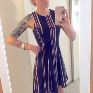 Sz Small NWT | Olive and Oak Pleated Dress